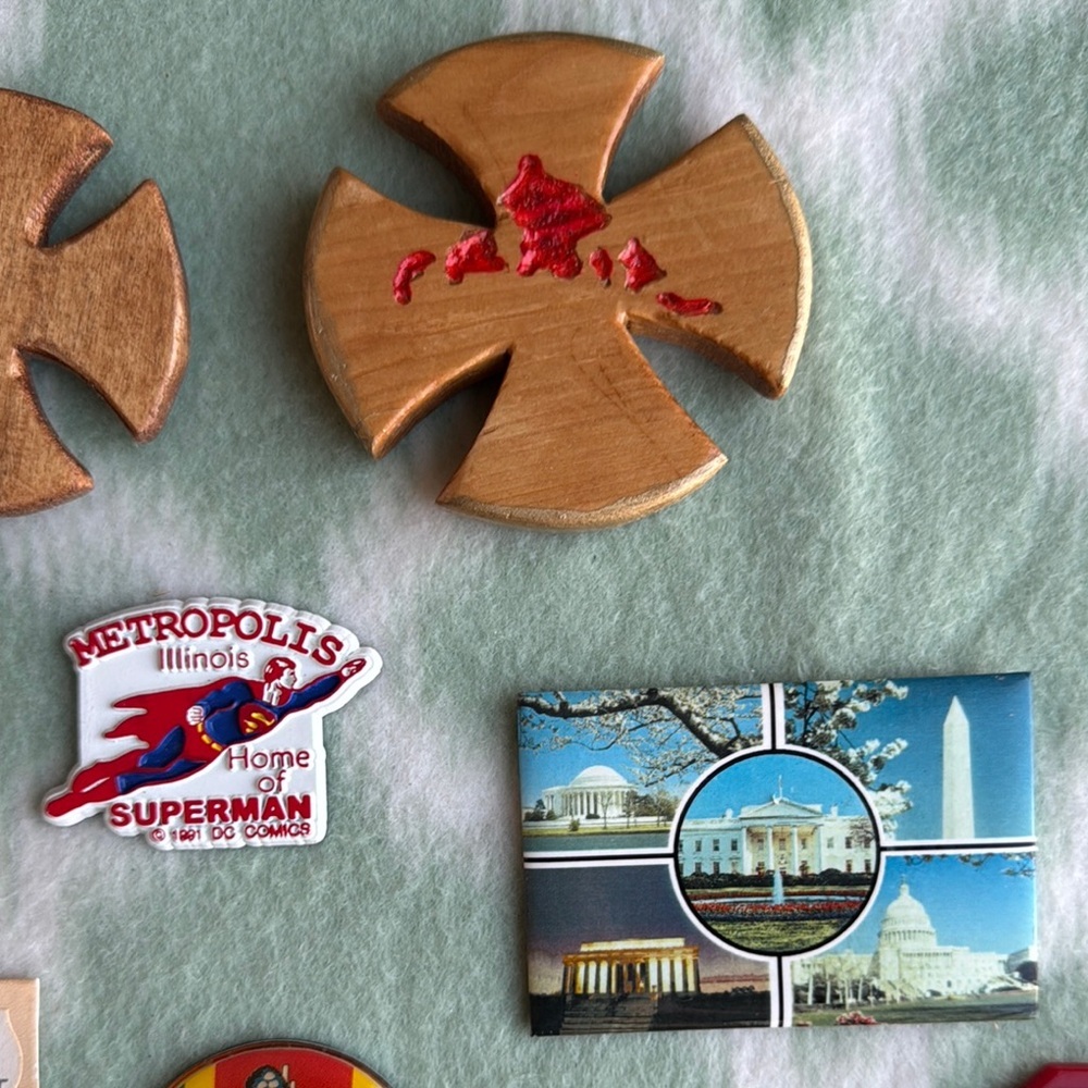 Assorted Decorative Magnets Collection - Picture 3 of 15